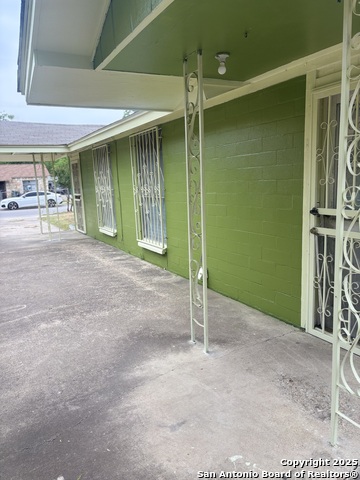 Listing photo id 3 for 1238 Kendalia