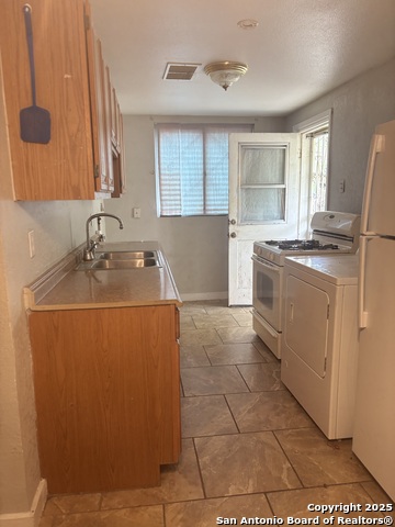 Listing photo id 5 for 1238 Kendalia