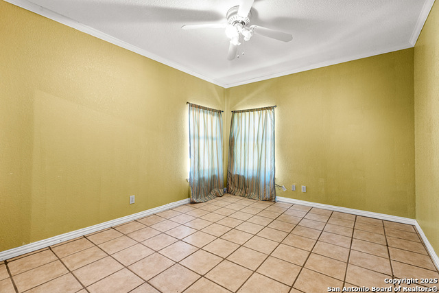 Listing photo id 20 for 819 Evening Shade