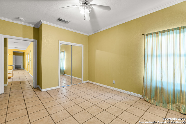 Listing photo id 21 for 819 Evening Shade
