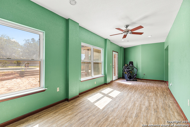 Listing photo id 22 for 819 Evening Shade
