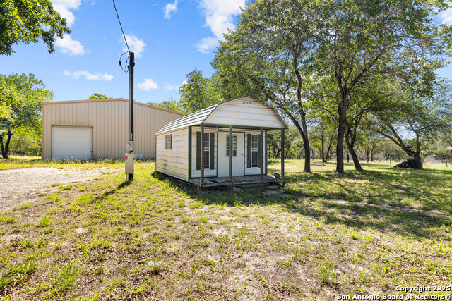 Listing photo id 39 for 819 Evening Shade