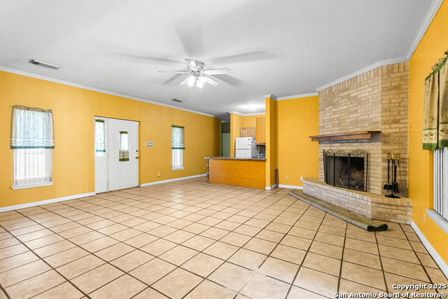 Listing photo id 7 for 819 Evening Shade