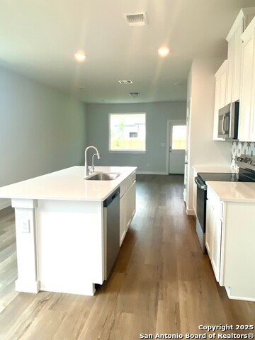 Listing photo id 0 for 749 Whitman Street