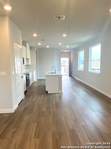 Listing photo id 1 for 749 Whitman Street