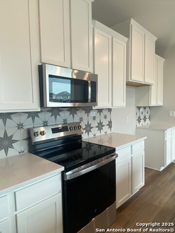 Listing photo id 2 for 749 Whitman Street