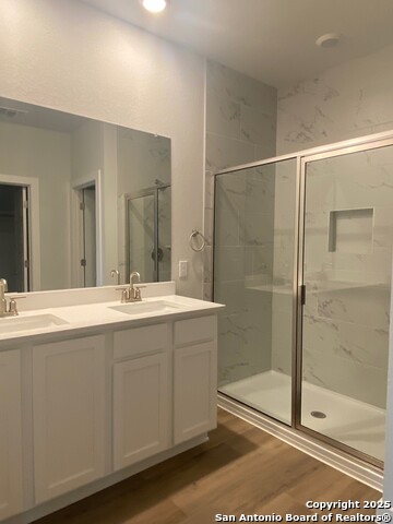 Listing photo id 5 for 749 Whitman Street