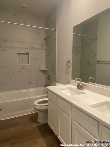 Listing photo id 6 for 749 Whitman Street