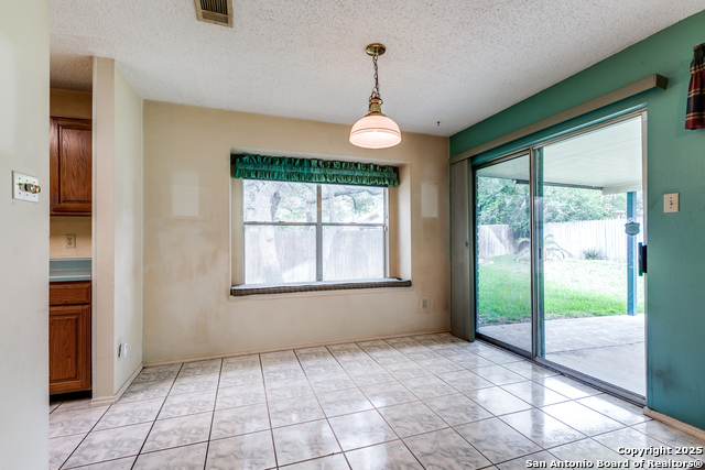 Listing photo id 8 for 8763 Silent Oaks