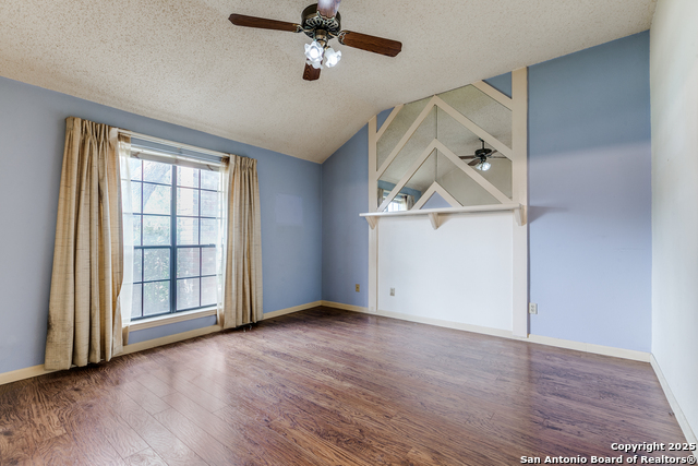 Listing photo id 10 for 8763 Silent Oaks