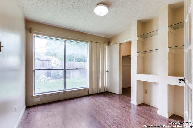 Listing photo id 11 for 8763 Silent Oaks