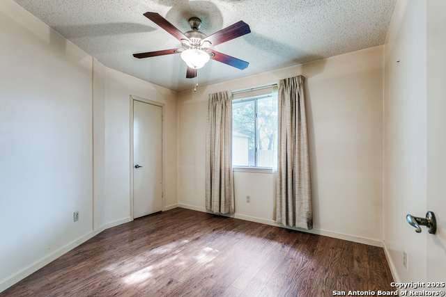 Listing photo id 12 for 8763 Silent Oaks