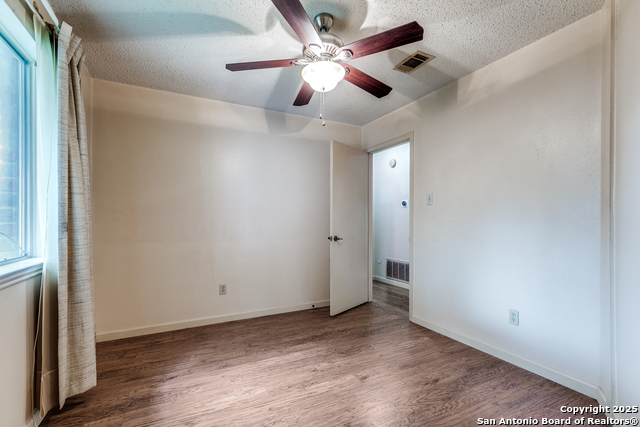 Listing photo id 13 for 8763 Silent Oaks