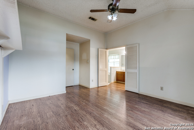 Listing photo id 14 for 8763 Silent Oaks