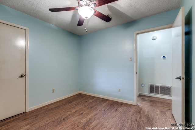 Listing photo id 17 for 8763 Silent Oaks