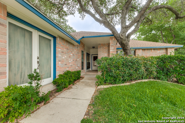 Listing photo id 1 for 8763 Silent Oaks