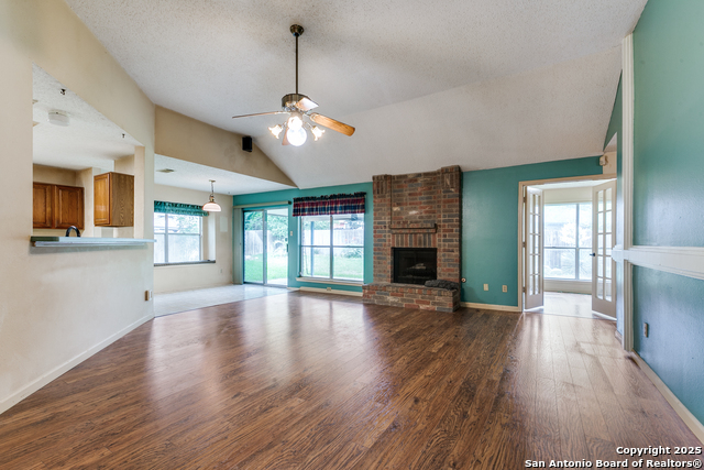 Listing photo id 4 for 8763 Silent Oaks