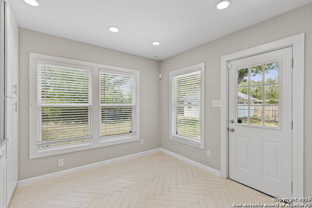 Image 15 of 30 For 2523 Kings Hwy W
