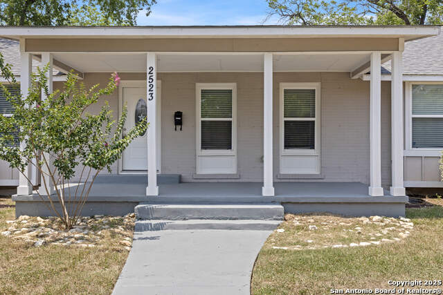 Image 4 of 30 For 2523 Kings Hwy W