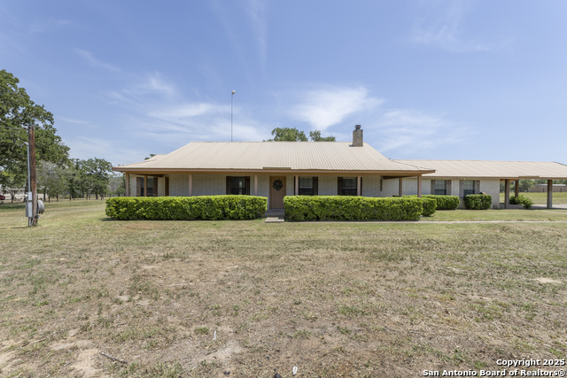 Details for 1941 Deer Trail, Floresville, TX 78114