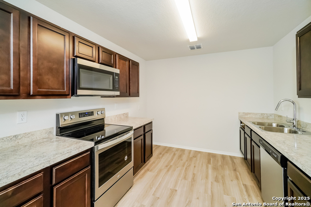 Listing photo id 11 for 10431 Green Branch