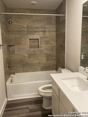 Listing photo id 11 for 2931 Angelou Street