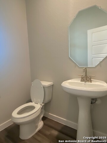 Listing photo id 1 for 2931 Angelou Street