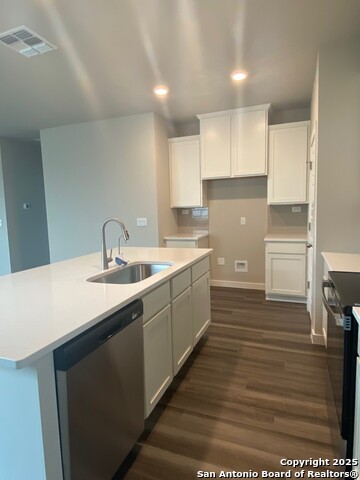 Listing photo id 2 for 2931 Angelou Street