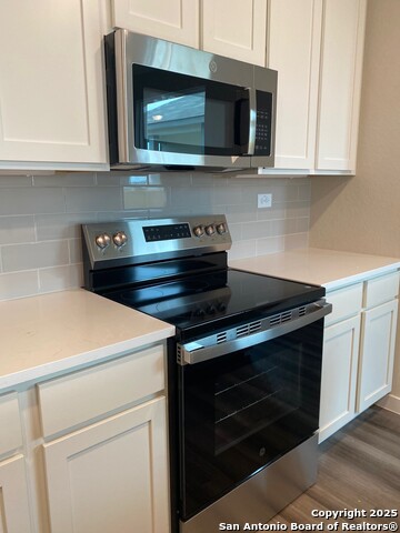 Listing photo id 5 for 2931 Angelou Street