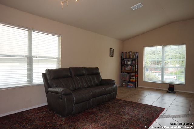 Listing photo id 3 for 7311 Scordato