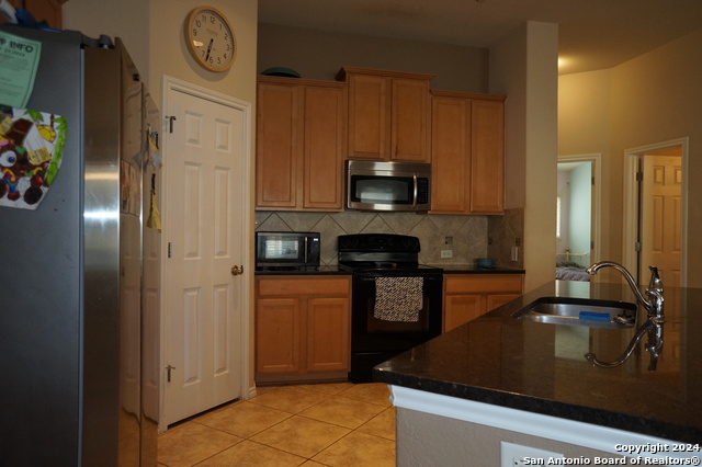 Listing photo id 6 for 7311 Scordato