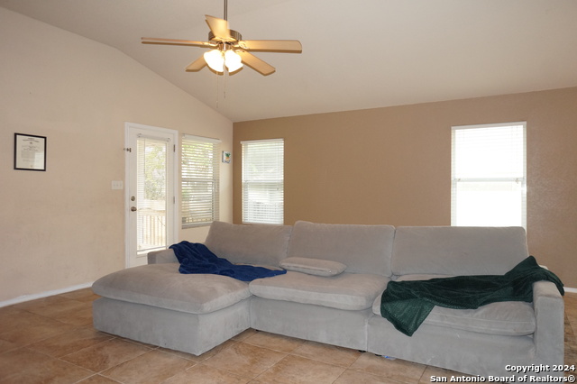 Listing photo id 7 for 7311 Scordato
