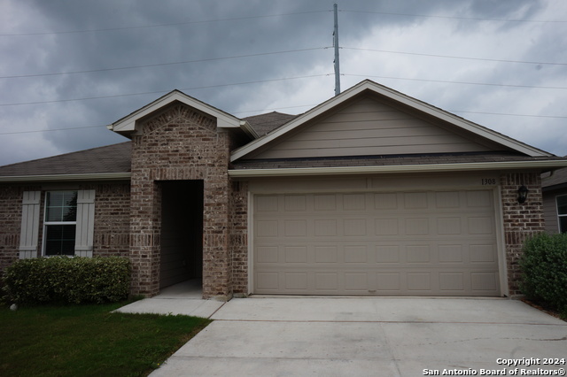 Details for 1308 Parkwood, Seguin, TX 78155