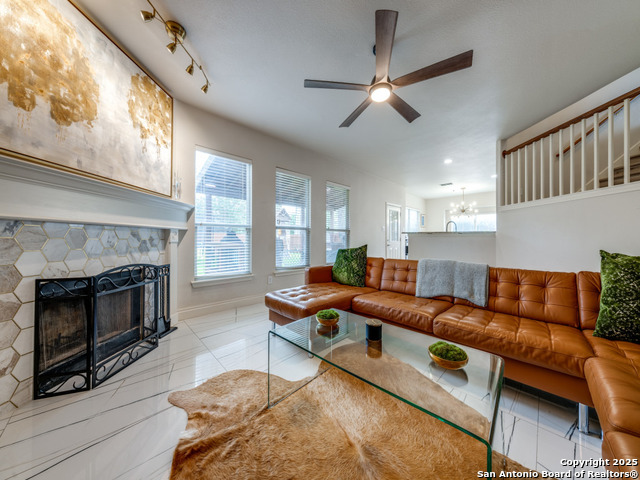 Image 14 of 34 For 19606 Flair Oak