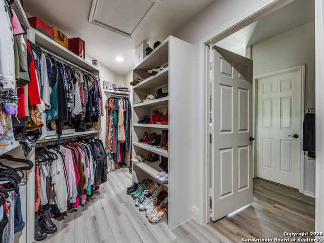 Image 20 of 34 For 19606 Flair Oak