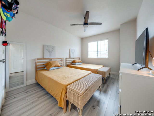 Image 21 of 34 For 19606 Flair Oak