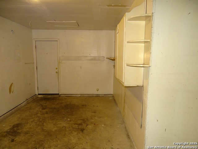 Listing photo id 8 for 5931 Sunrise Village