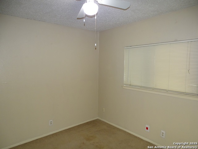 Listing photo id 9 for 5931 Sunrise Village