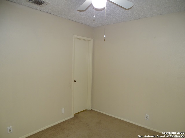 Listing photo id 12 for 5931 Sunrise Village