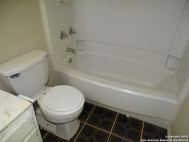 Listing photo id 13 for 5931 Sunrise Village