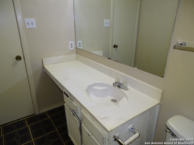 Listing photo id 14 for 5931 Sunrise Village