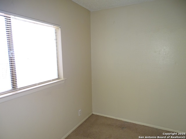 Listing photo id 15 for 5931 Sunrise Village