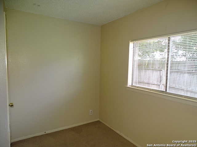 Listing photo id 18 for 5931 Sunrise Village