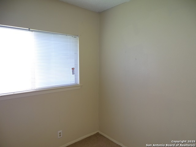 Listing photo id 19 for 5931 Sunrise Village