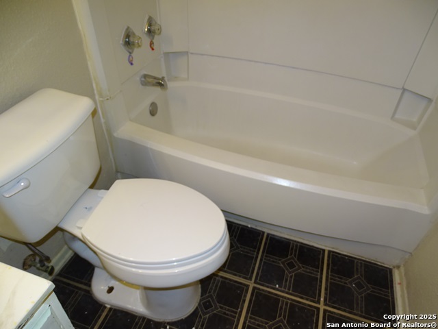 Listing photo id 23 for 5931 Sunrise Village