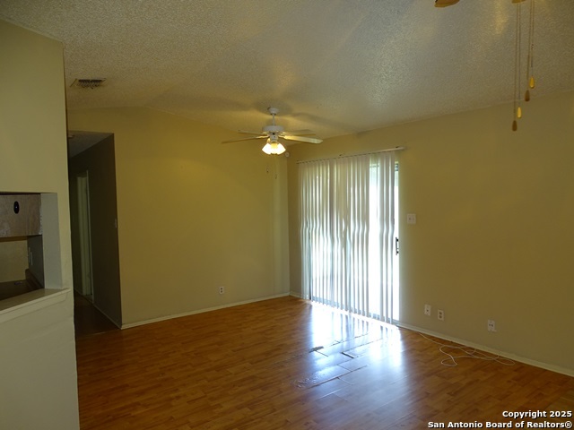 Listing photo id 2 for 5931 Sunrise Village