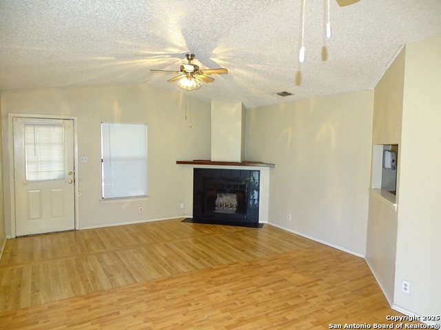 Listing photo id 4 for 5931 Sunrise Village