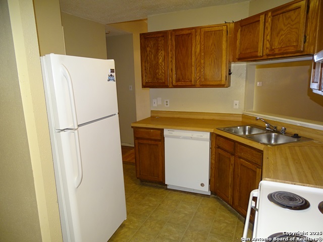 Listing photo id 6 for 5931 Sunrise Village