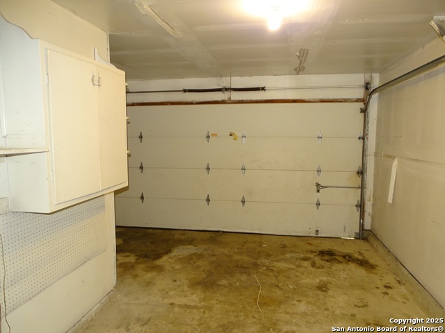 Listing photo id 7 for 5931 Sunrise Village