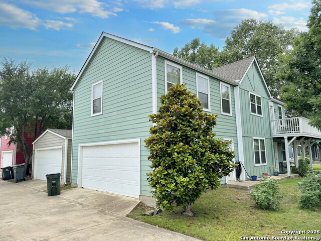 Listing photo id 0 for 426 Shadow Point Ab